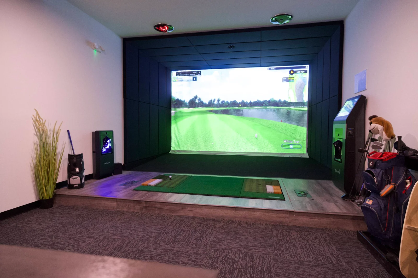 State-of-the-Art Golf Simulators at HV Pickleball & Golf Center