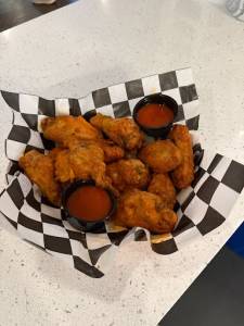 best-delicious-fast-chicken-wings-famous-poughkeepsie-hudson-valley-pickleball-golf